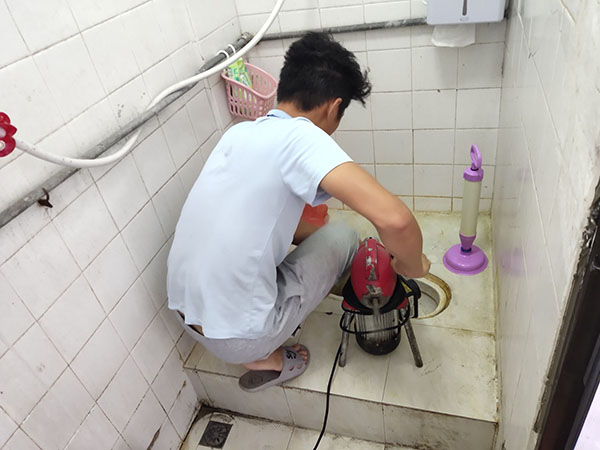 蕉城管道堵塞冒臭气 专业师傅现场解决问题