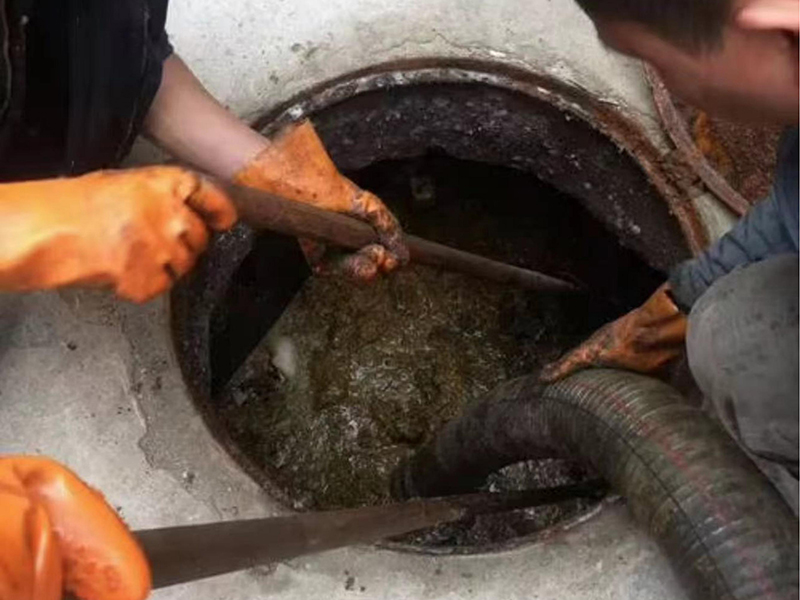 蕉城清理化粪池时如何避免沼气的危害?